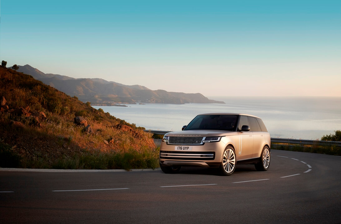 THE NEW RANGE ROVER BREATHTAKING MODERNITY PEERLESS REFINEMENT AND UNMATCHED CAPABILITY