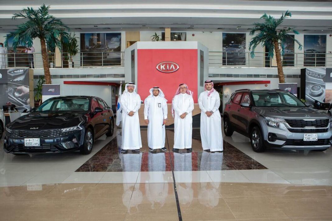 AlJabr cooperates in providing 14 Kia cars at reduced prices as a contribution to the Taxi Project Initiative launched by the Charity Society for Orphan Care in the Eastern Province Benaa